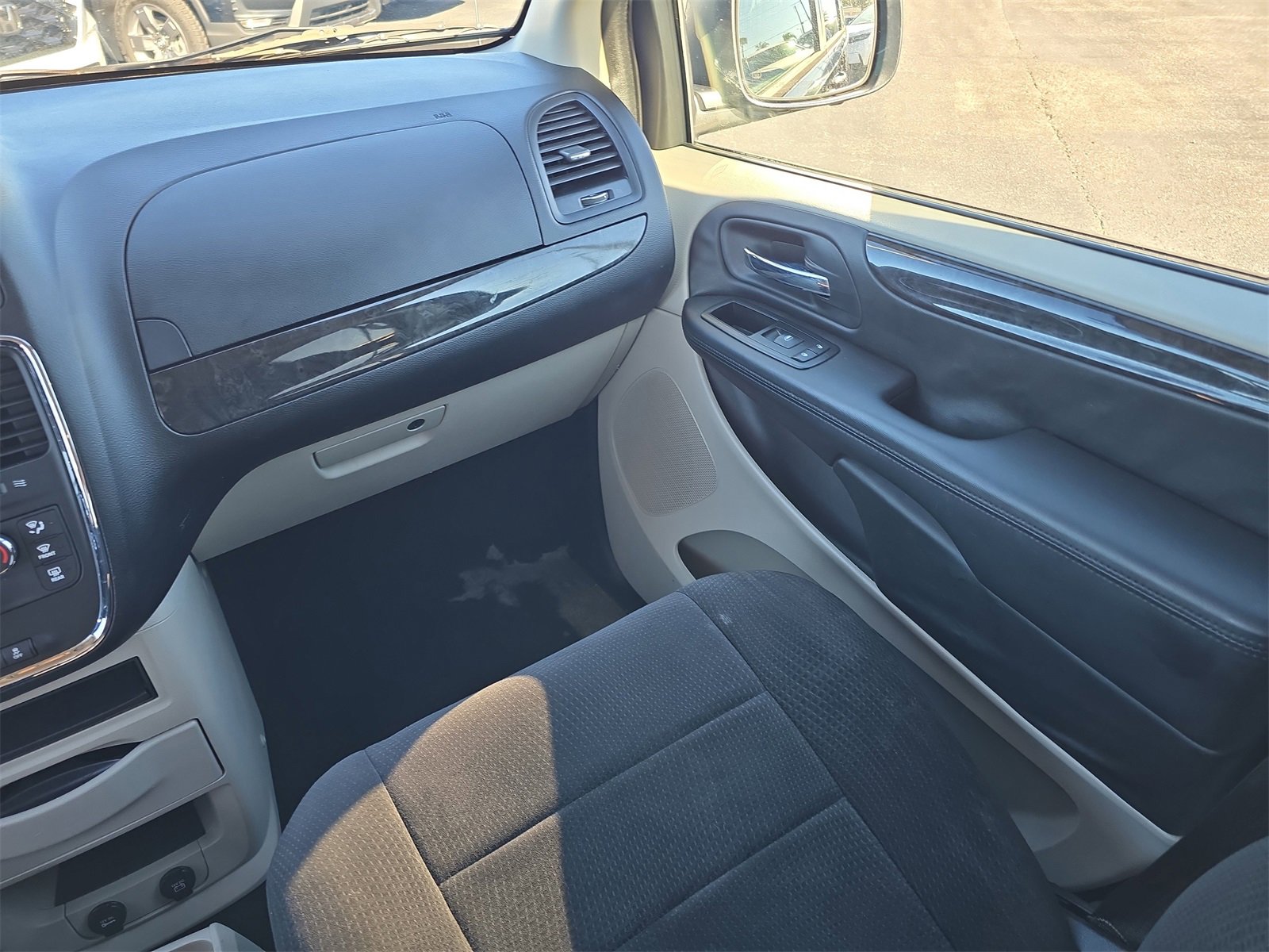 Used 2012 Dodge Grand Caravan SE image 11