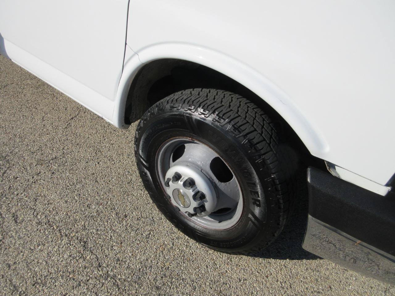 Used 2016 Chevrolet Express 3500 RWD image 11