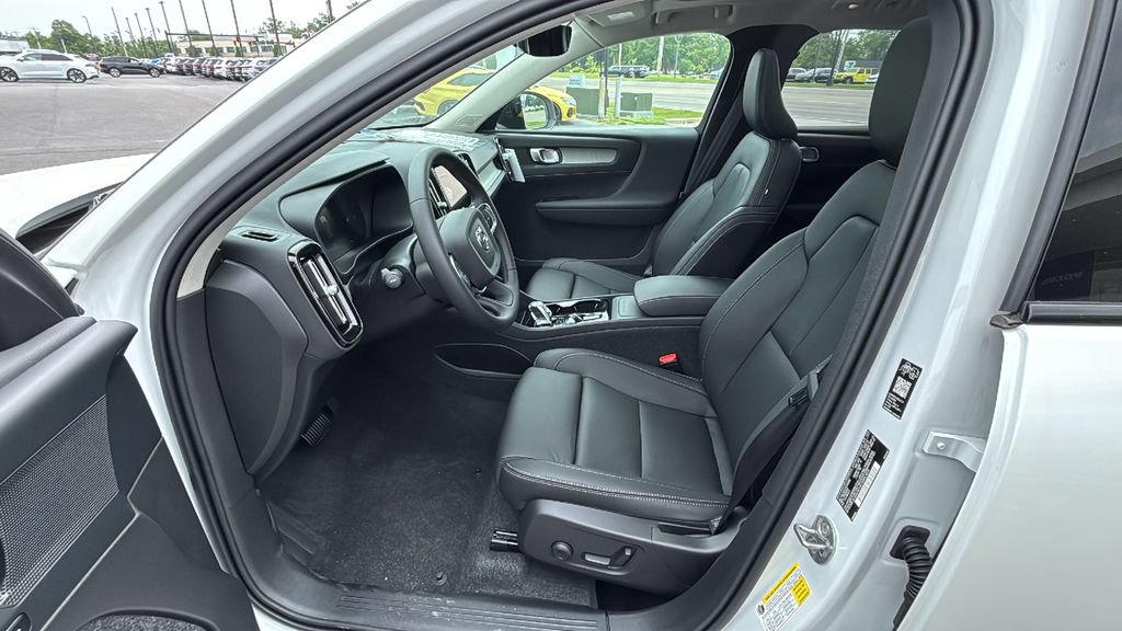 New 2026 Volvo XC40 B5 Plus w/ Protection Package Premier AWD/4WD image 25