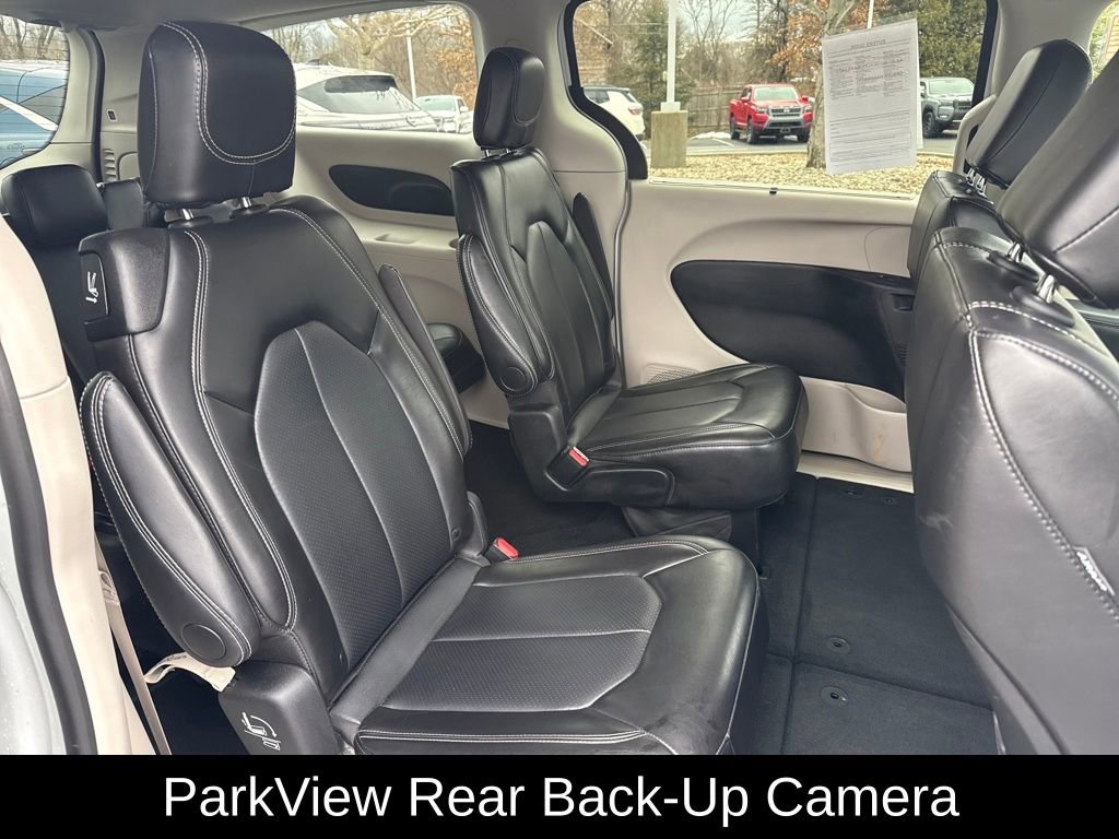 Used 2024 Chrysler Pacifica Touring-L FWD image 13