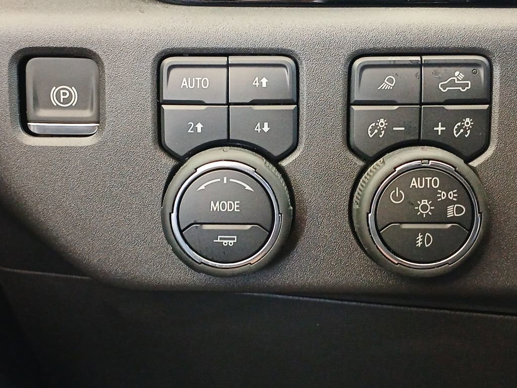 Used 2025 Chevrolet Silverado 1500 LTZ image 18