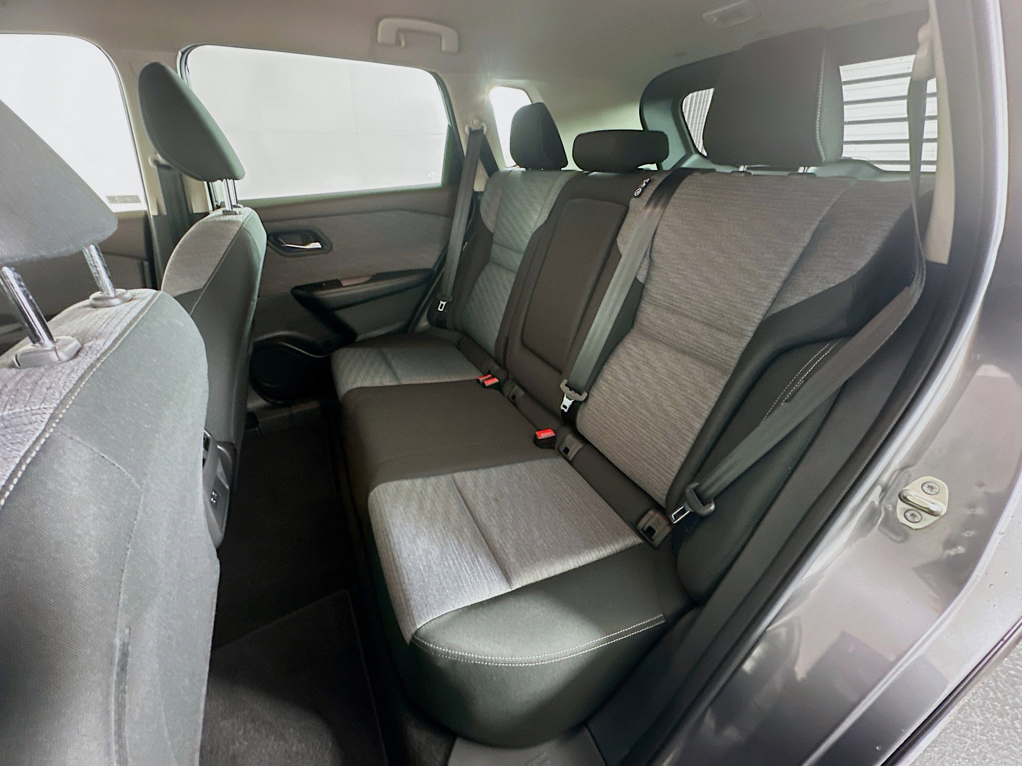 Used 2023 Nissan Rogue SV image 27