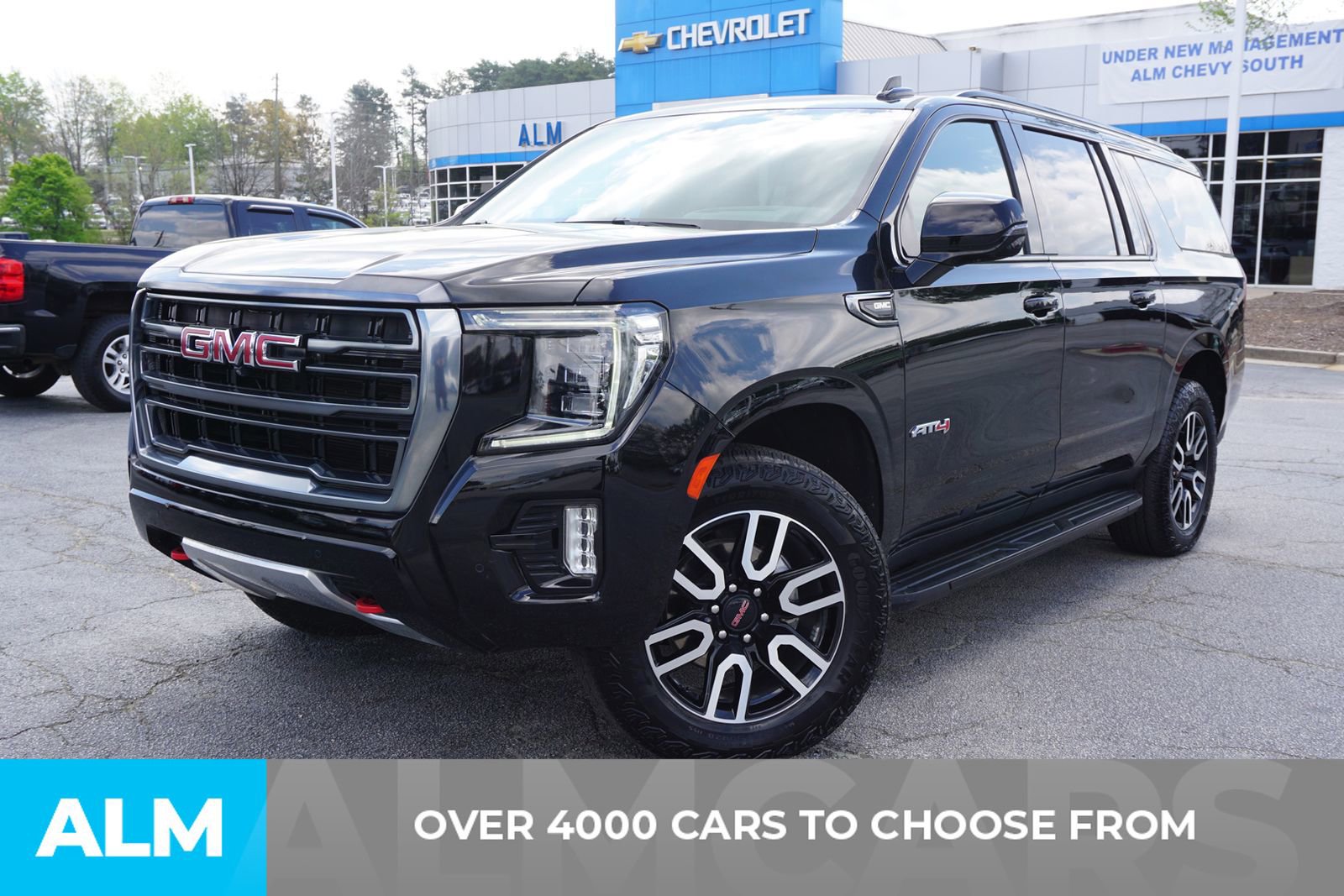 Used 2024 GMC Yukon XL AT4 w/ Technology Package image 3