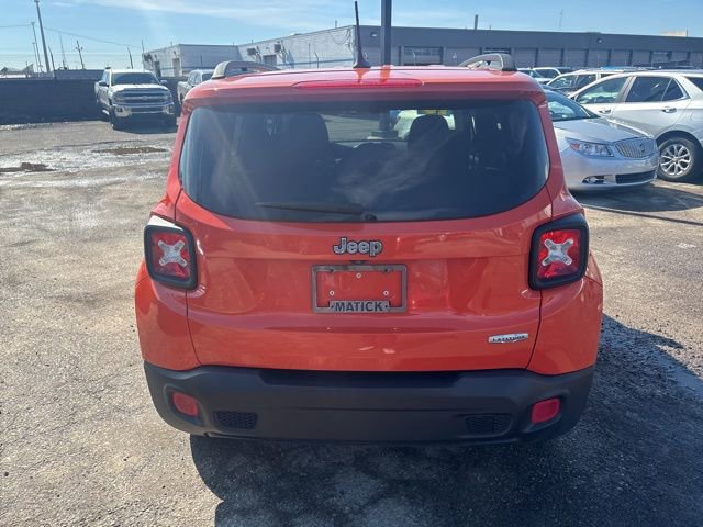 Used 2015 Jeep Renegade Latitude image 4