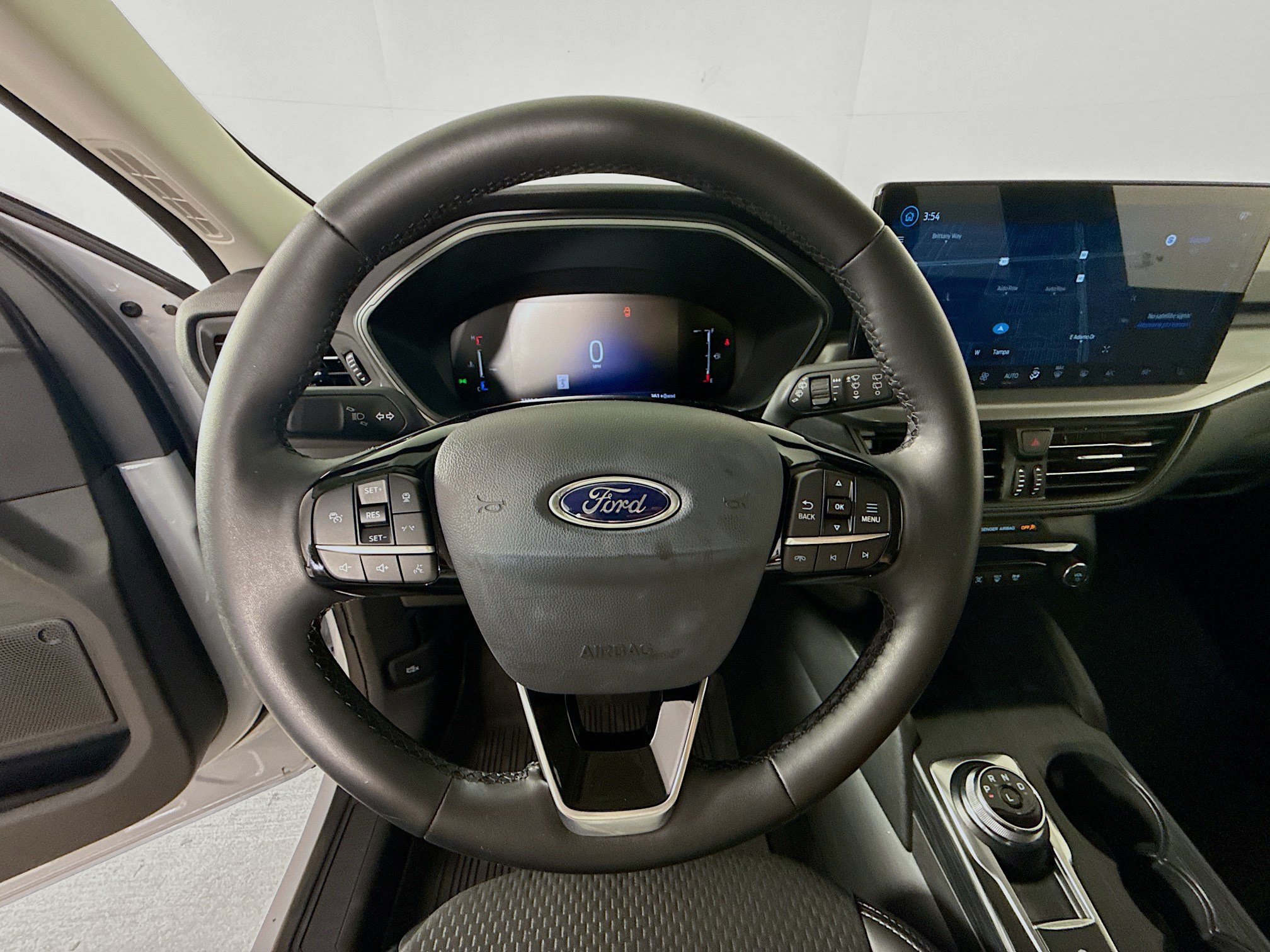 Used 2025 Ford Escape SE w/ Class II Trailer Tow Package FWD image 11