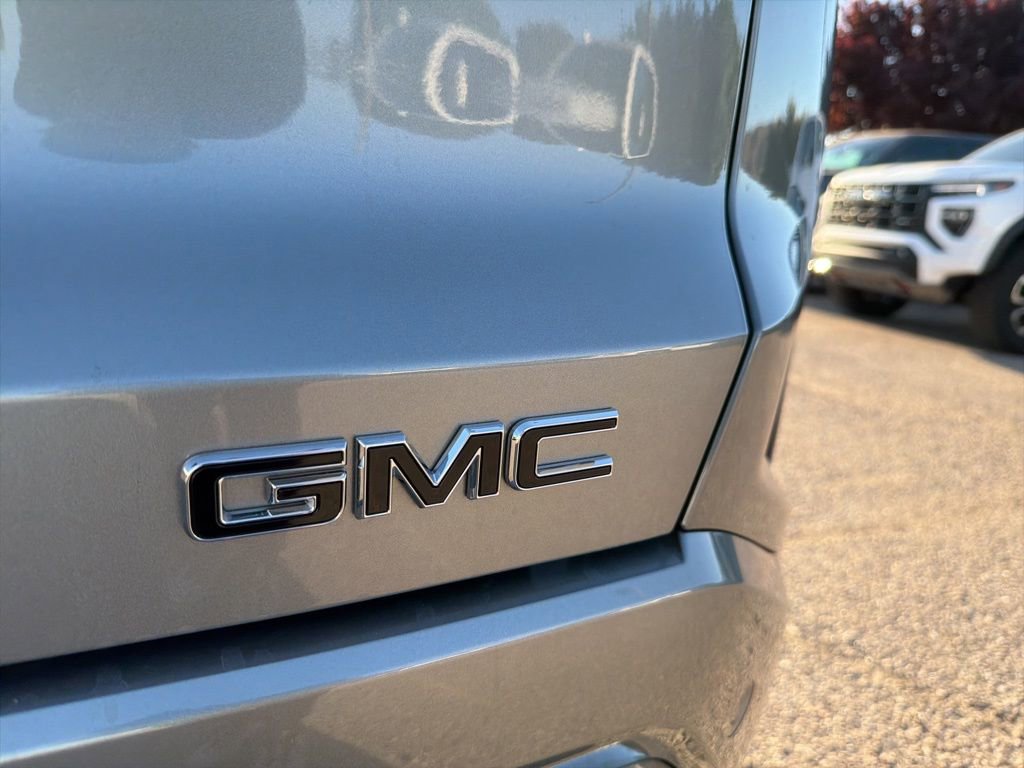 New 2026 GMC Terrain Denali w/ LPO, Black Badging Package AWD/4WD image 35