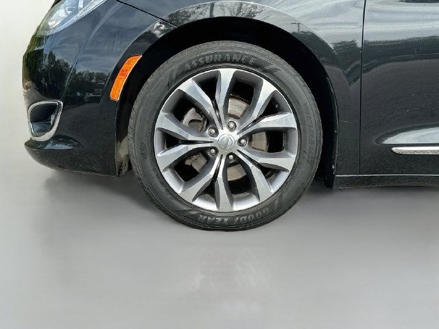 Used 2020 Chrysler Pacifica Limited FWD image 35