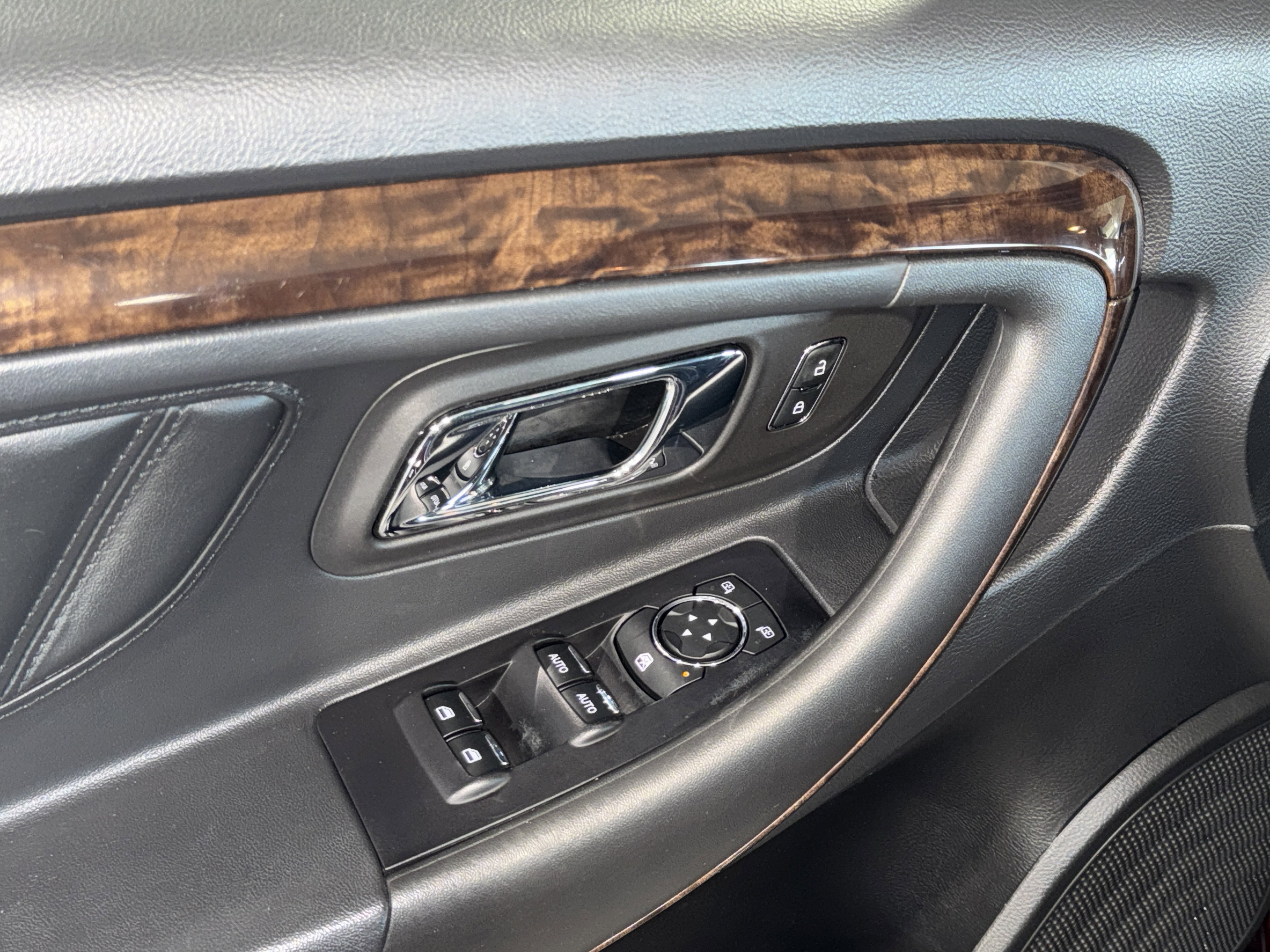 Used 2018 Ford Taurus Limited image 17