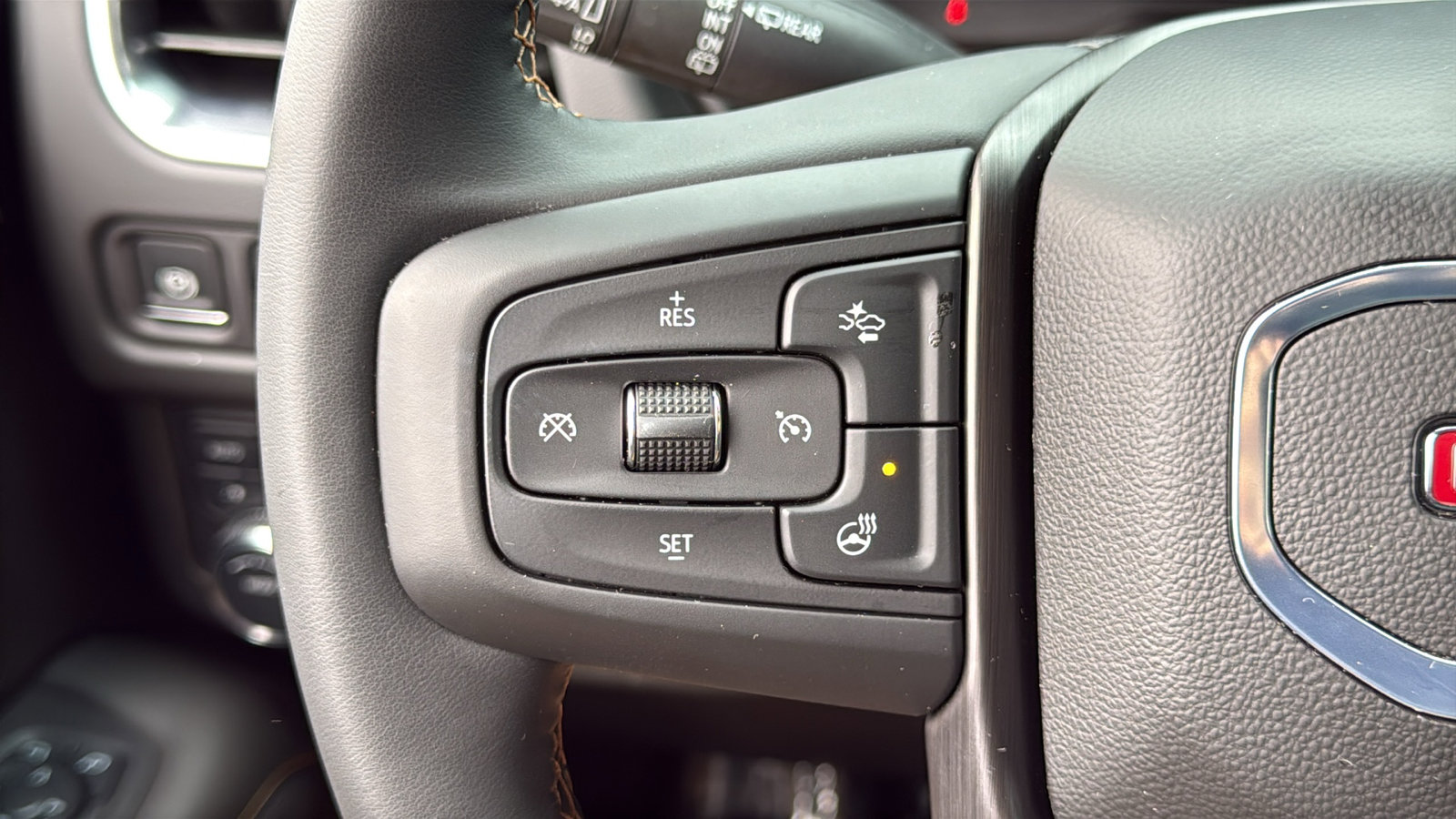 Used 2024 GMC Yukon XL AT4 image 16