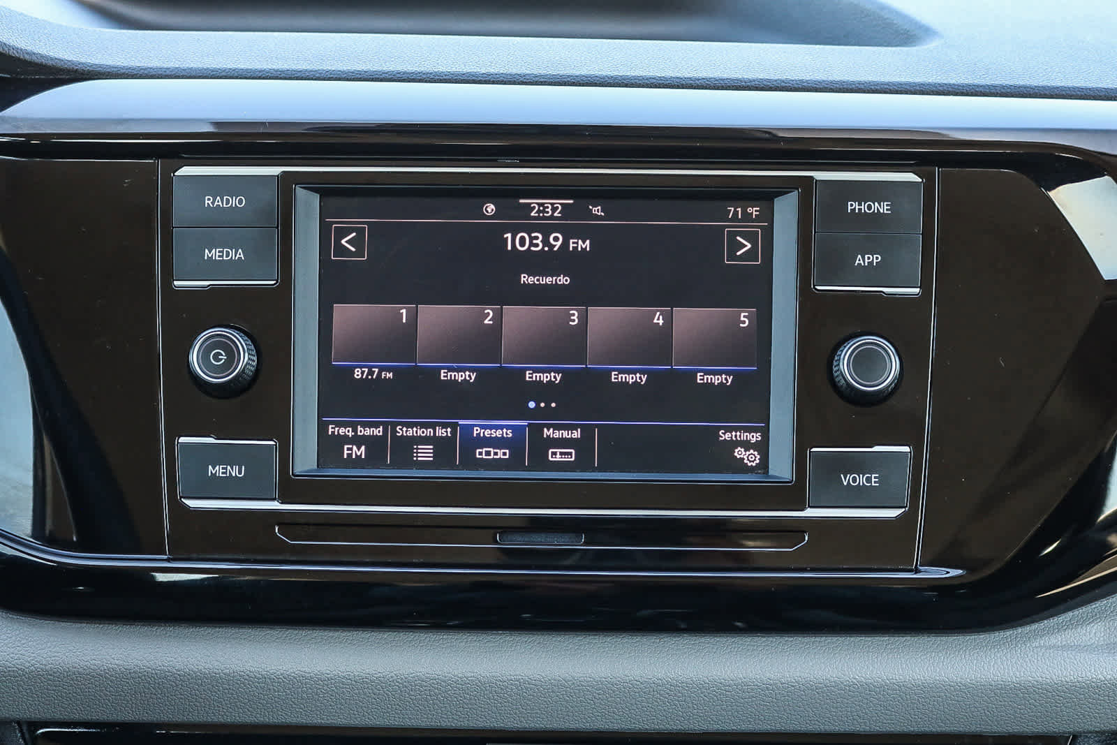 Used 2024 Volkswagen Taos S image 15