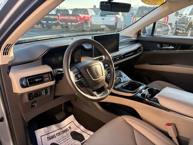 Used 2023 Lincoln Nautilus AWD image 3