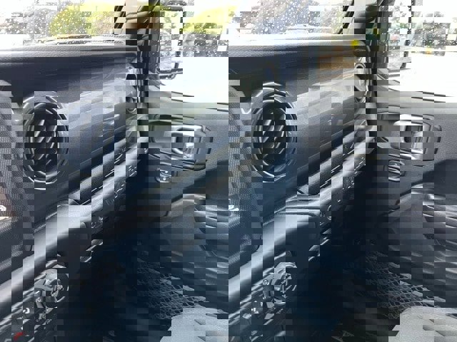 Used 2020 Jeep Wrangler Unlimited Sport image 17