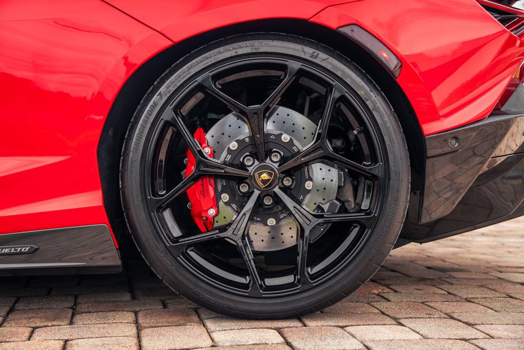 Used 2025 Lamborghini Revuelto AWD/4WD image 17