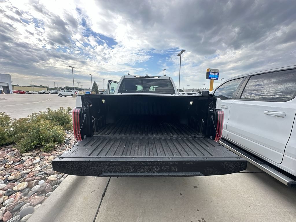Used 2025 Toyota Tundra Limited AWD/4WD image 27
