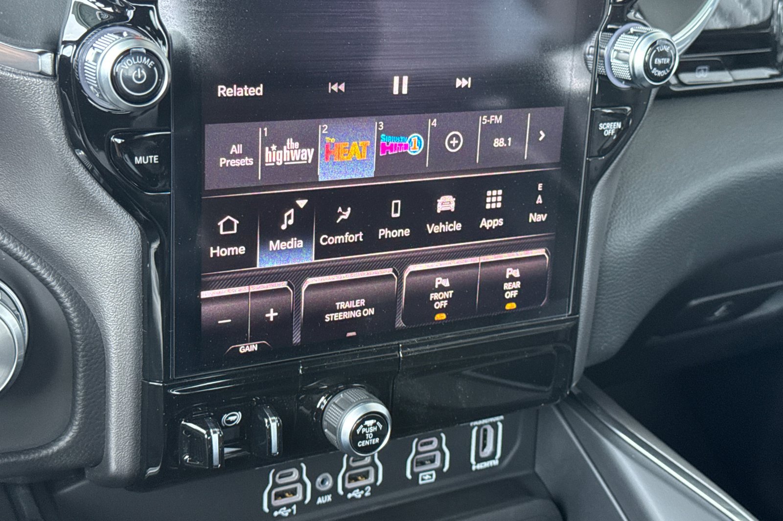 New 2026 RAM 1500 Laramie AWD/4WD image 19