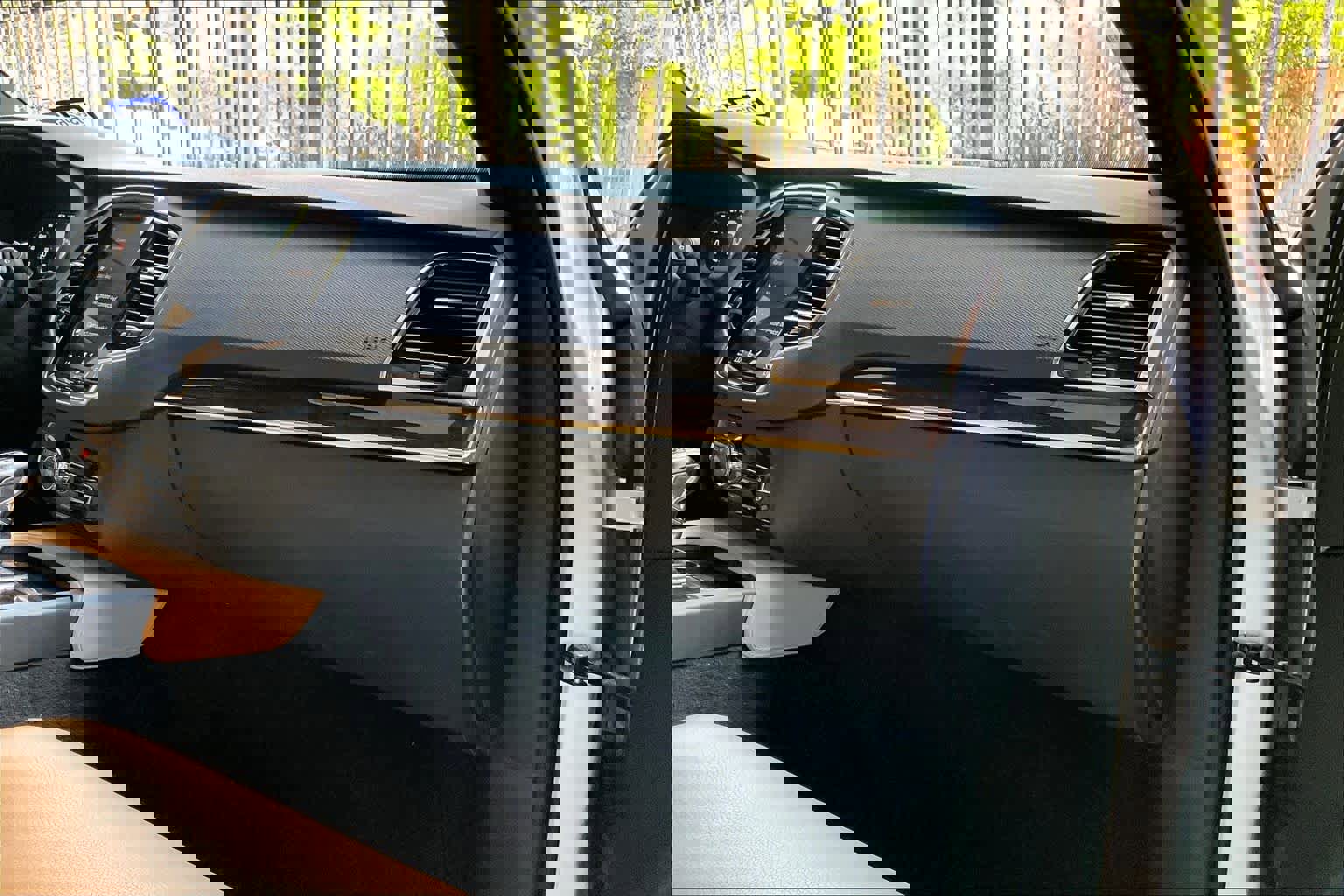 Used 2018 Volvo XC90 T6 Momentum w/ Convenience Package AWD/4WD image 18