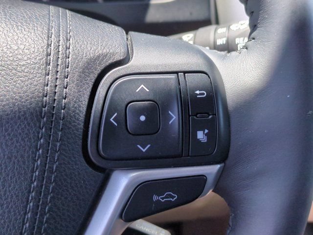 Used 2016 Toyota Highlander Limited Platinum FWD image 19