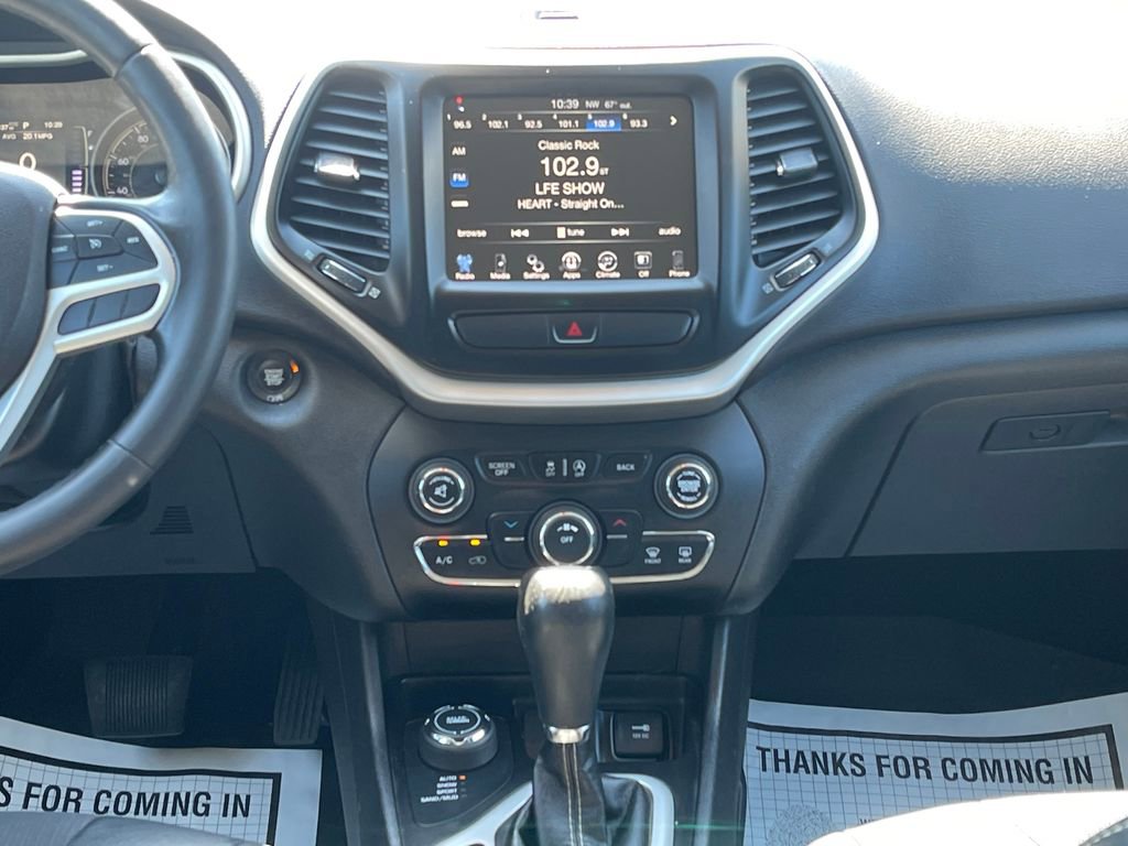 Used 2018 Jeep Cherokee Latitude Plus AWD/4WD image 24
