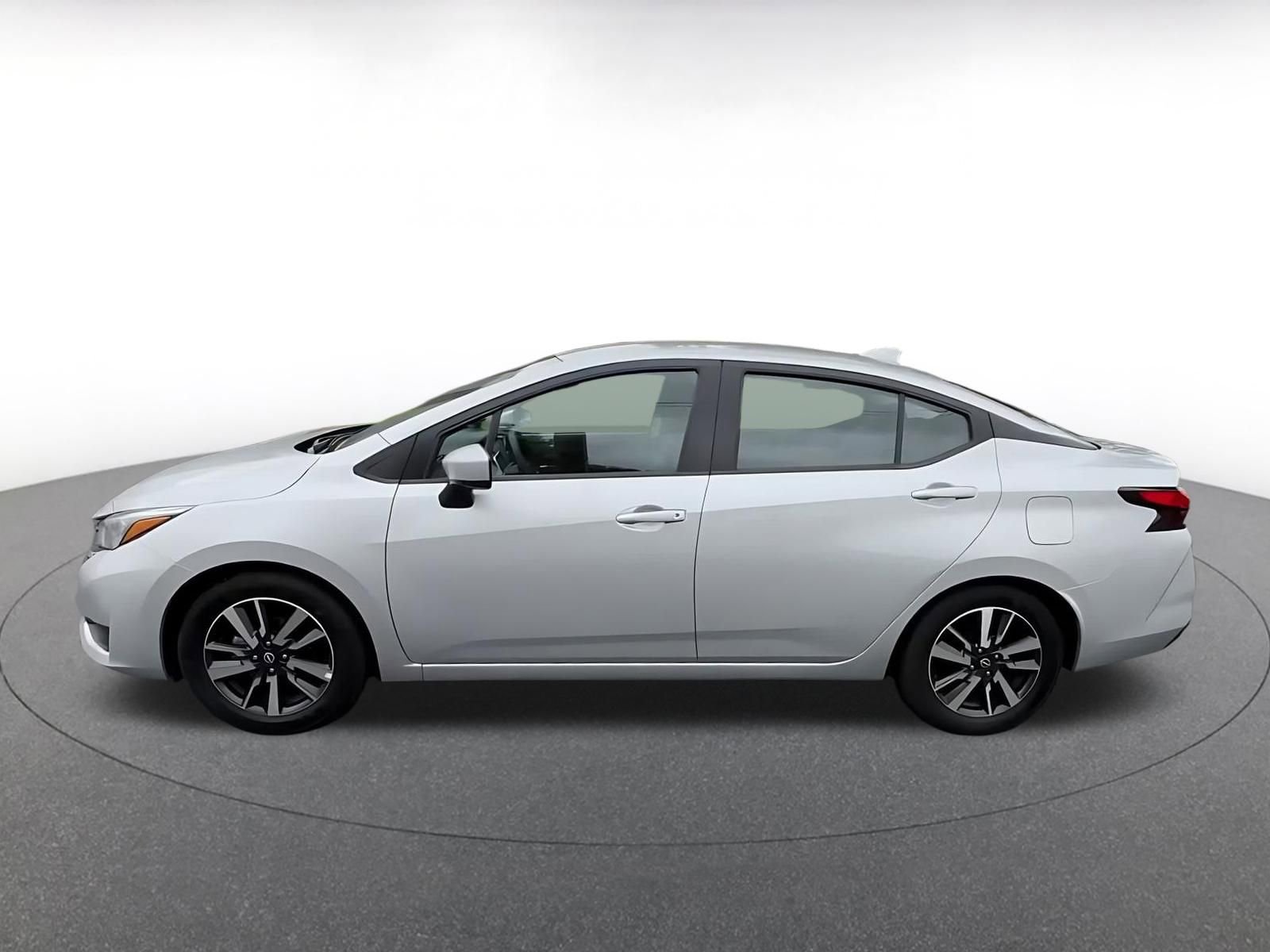 Used 2025 Nissan Versa SV FWD image 9
