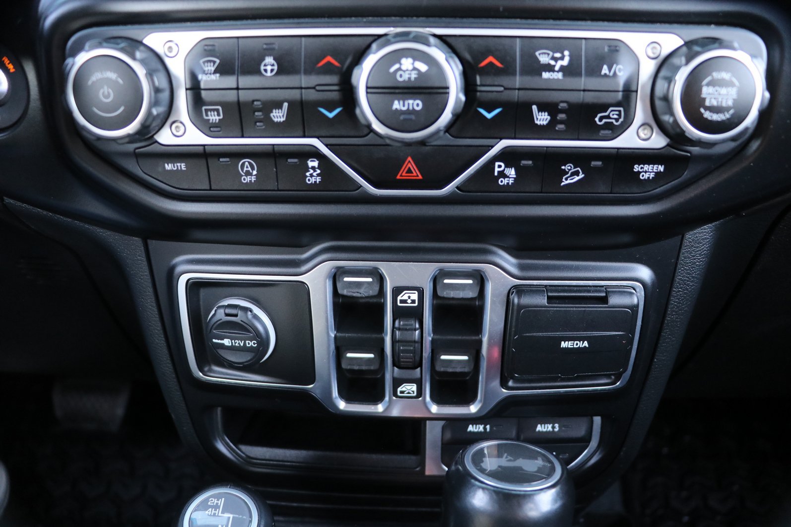 Used 2020 Jeep Wrangler Unlimited Sahara AWD/4WD image 21