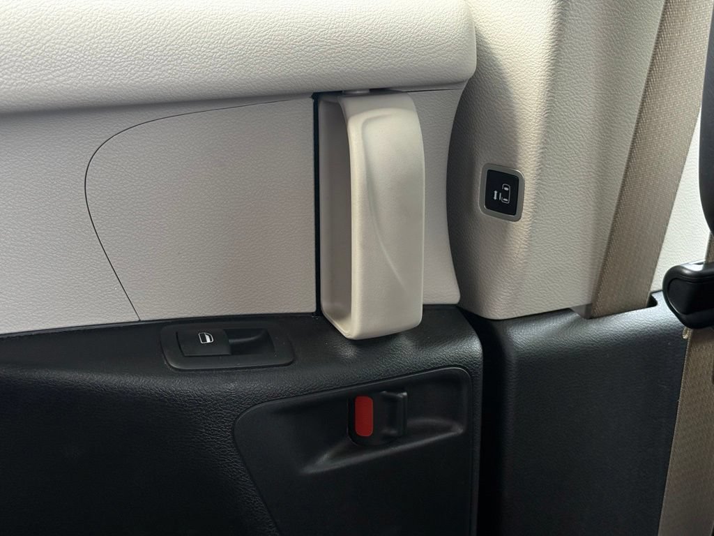 Used 2024 Chrysler Pacifica Touring-L FWD image 42