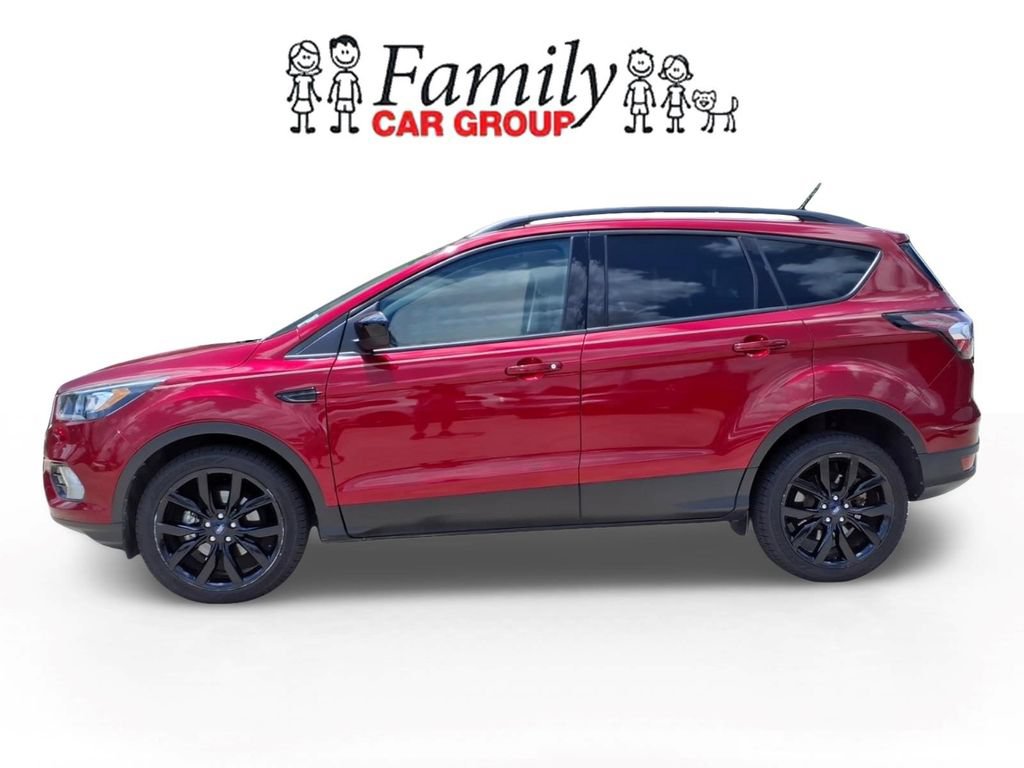 Used 2018 Ford Escape SE w/ SE Sport Appearance Package FWD image 2