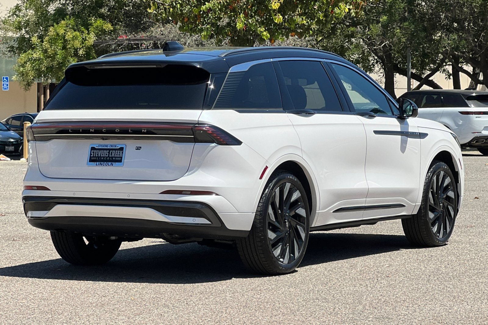 New 2026 Lincoln Nautilus Black Label w/ Jet Appearance Package AWD/4WD image 4