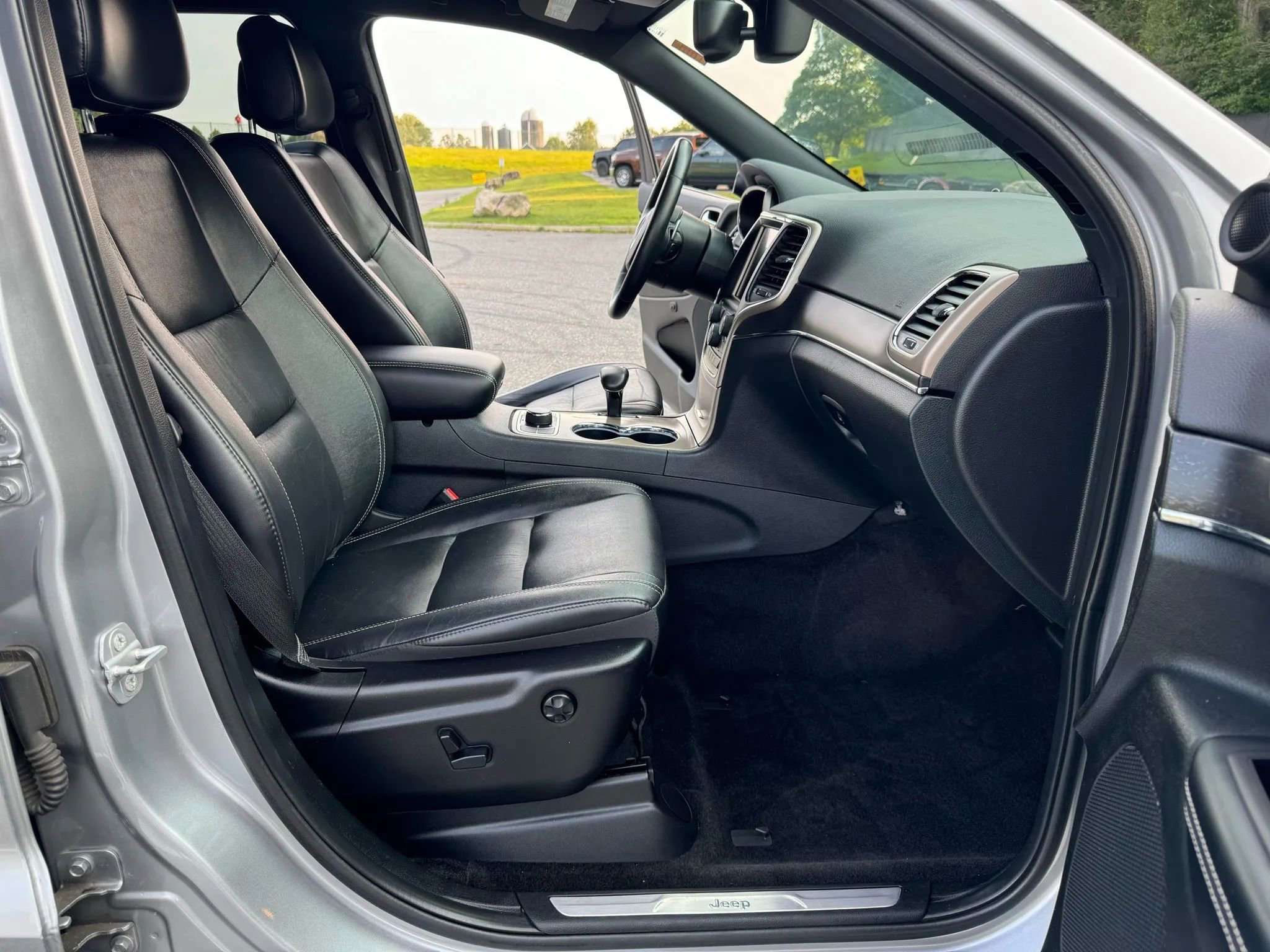 Used 2015 Jeep Grand Cherokee Limited image 19