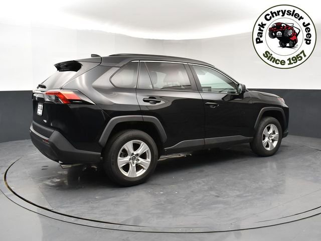 Used 2021 Toyota RAV4 LE AWD/4WD image 6