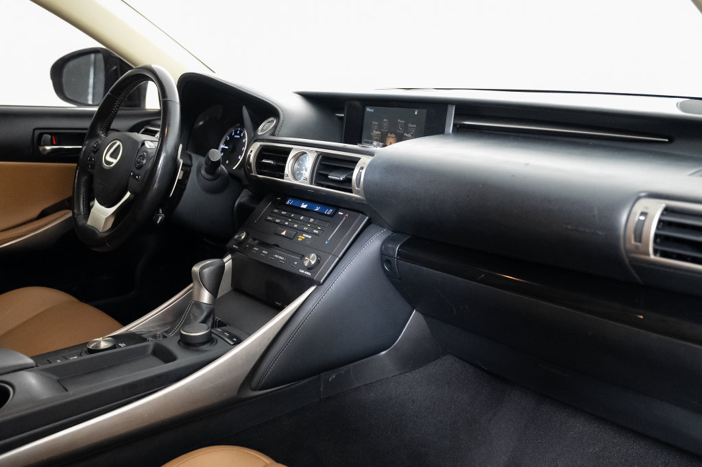 Used 2016 Lexus IS 200t RWD image 34