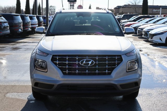 New 2025 Hyundai Venue SEL image 2