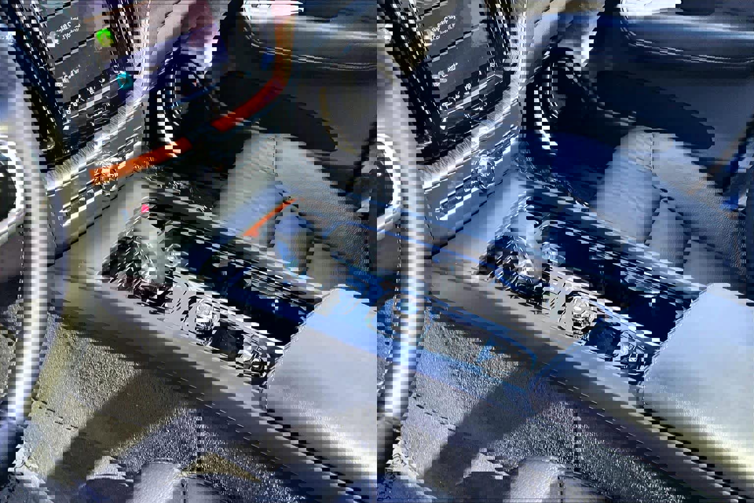 Used 2024 Volvo XC60 B5 Plus w/ Climate Package image 16