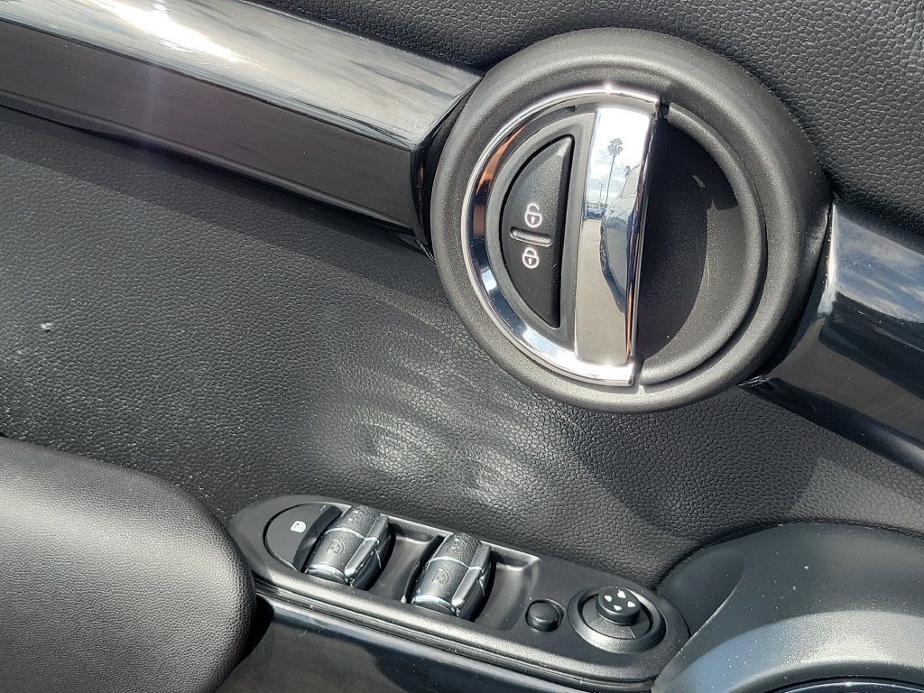 Used 2019 MINI Cooper S w/ Signature Upholstery Package FWD image 17