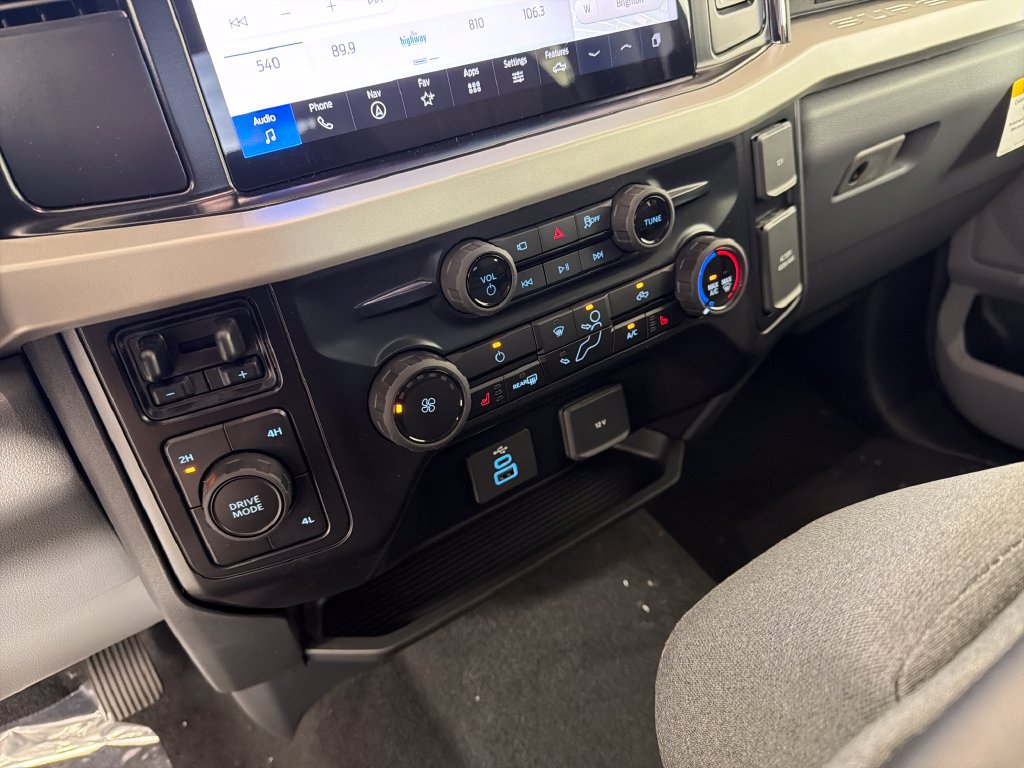 New 2027 Ford F350 XLT w/ XLT Premium Package AWD/4WD image 16