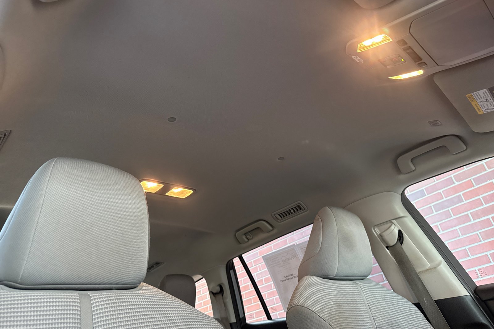 Used 2021 Toyota Highlander LE AWD/4WD image 17