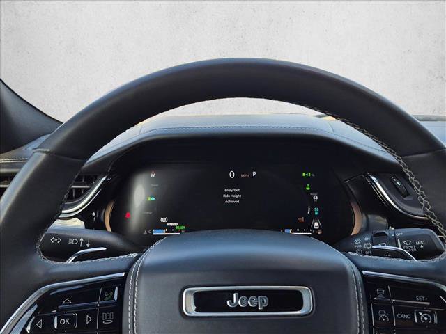 Used 2022 Jeep Grand Cherokee Overland w/ Luxury Tech Group IV AWD/4WD image 9