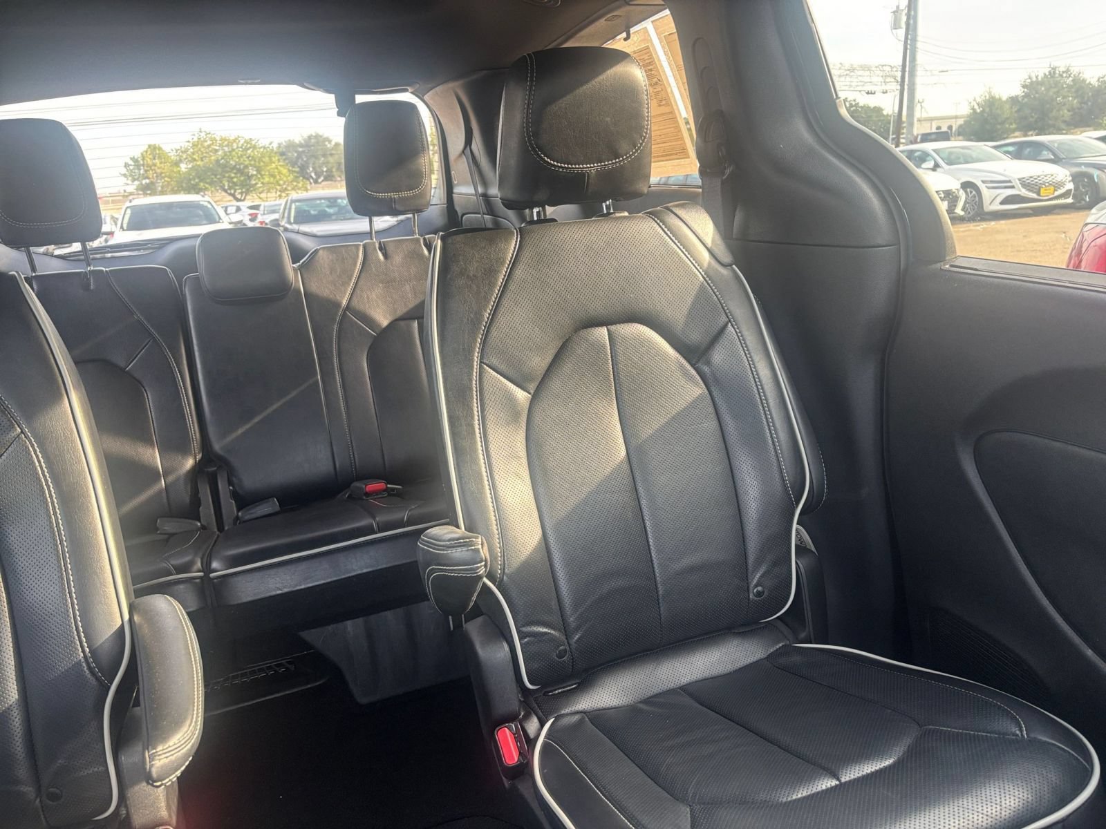 Used 2025 Chrysler Pacifica Limited FWD image 41