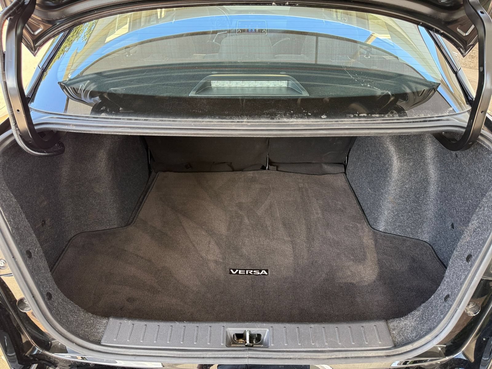 Used 2025 Nissan Versa SV FWD image 26