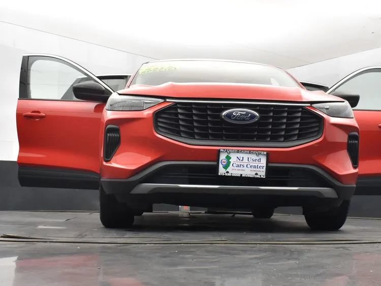 Used 2024 Ford Escape Active FWD image 11
