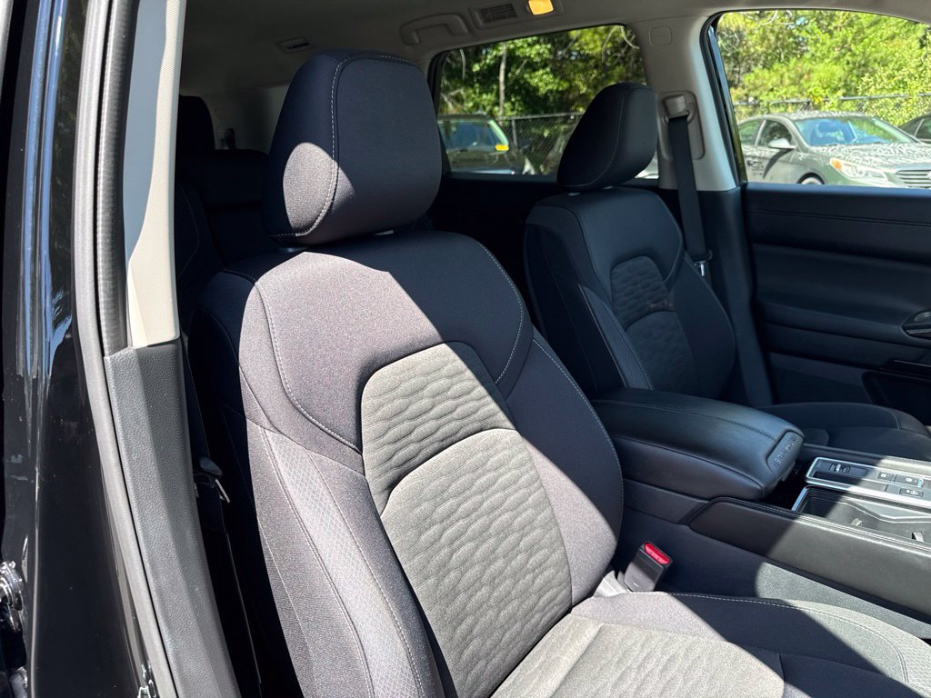 Certified 2025 Nissan Pathfinder SV FWD image 41