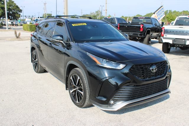 Used 2022 Toyota Highlander XSE AWD/4WD image 14