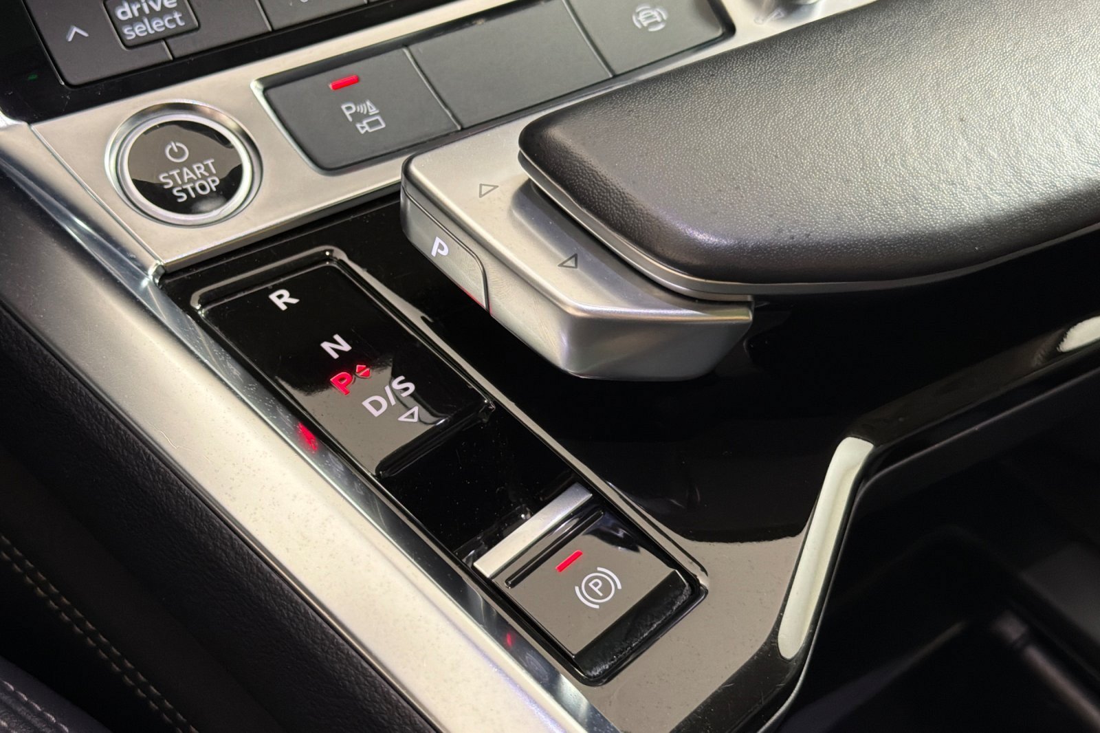 Used 2024 Audi Q8 e-tron Premium AWD/4WD image 21
