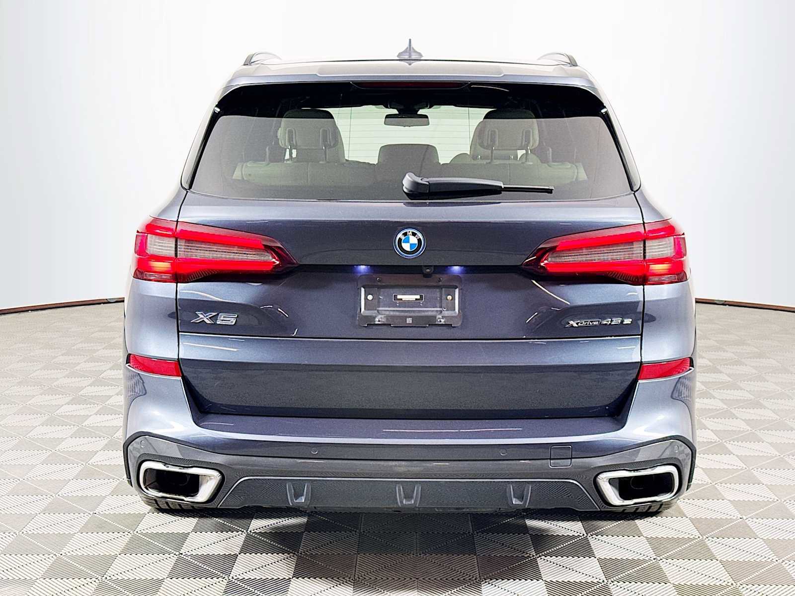 Used 2022 BMW X5 xDrive45e w/ M Sport Package image 6