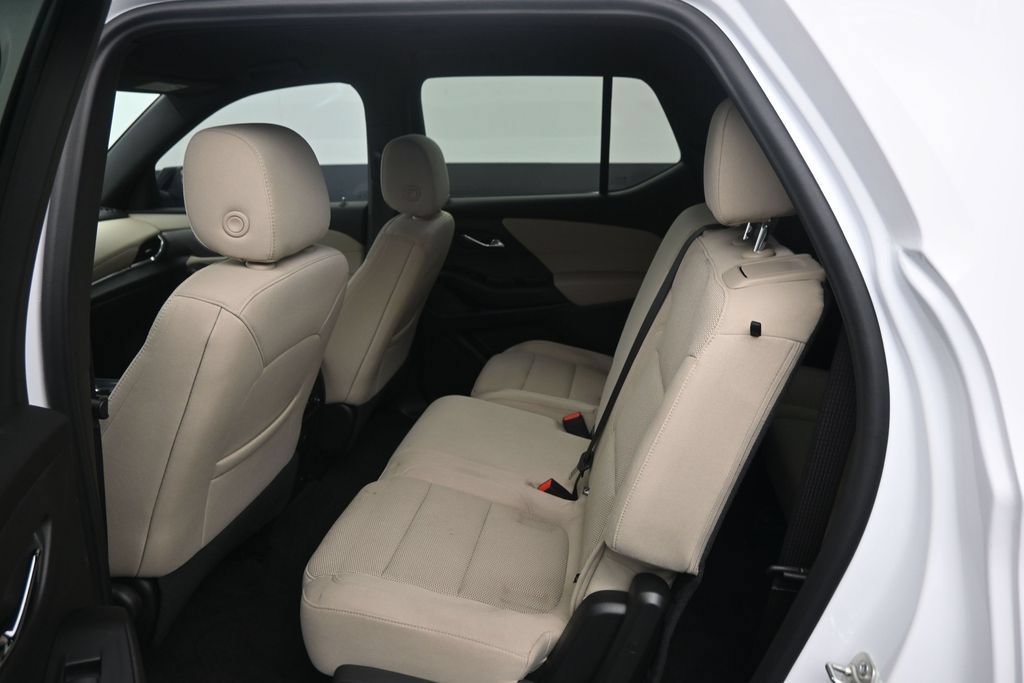 Used 2023 Chevrolet Traverse LS FWD image 17
