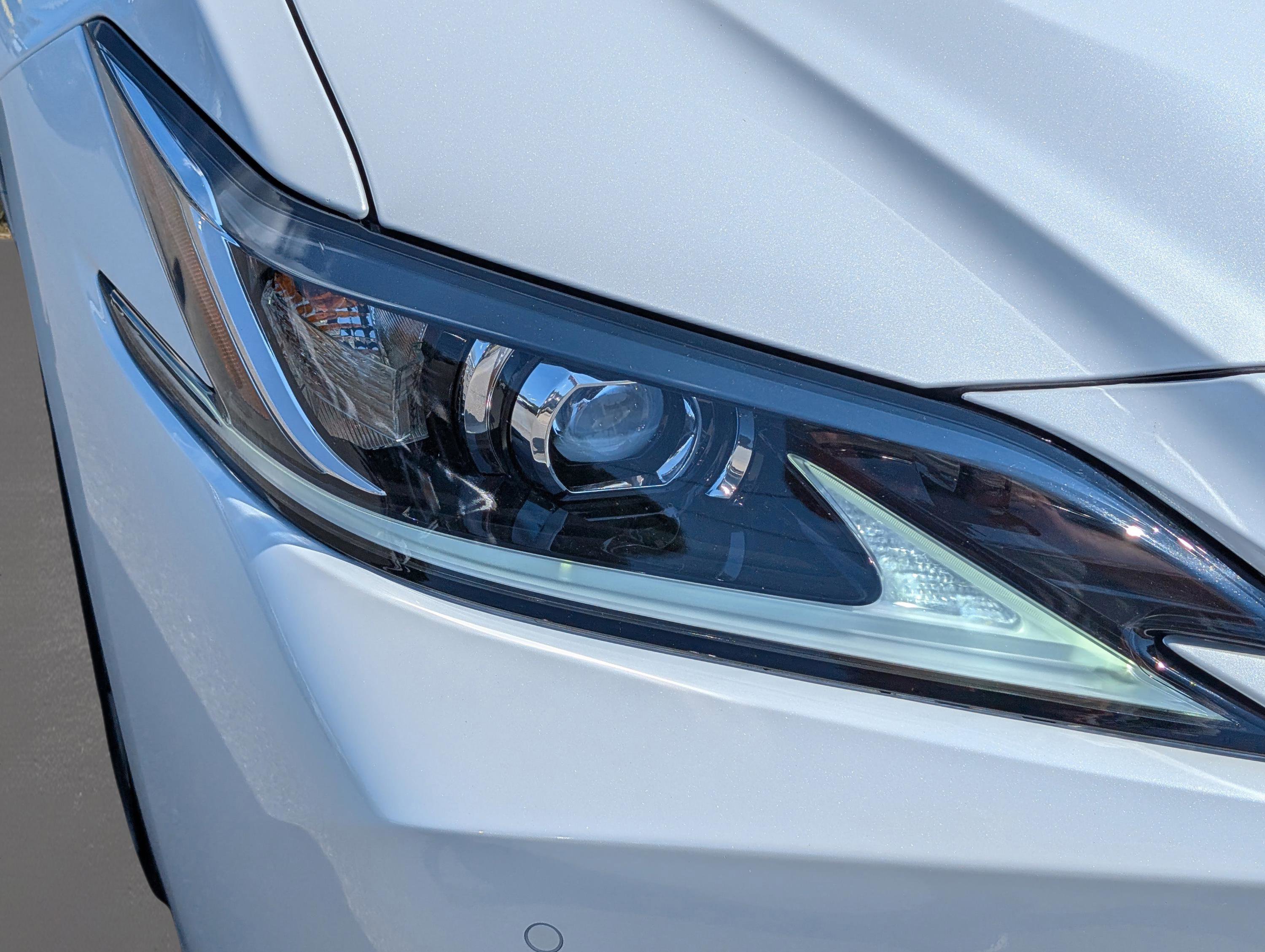 Used 2025 Lexus ES 300h F Sport image 4