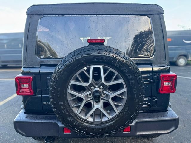 New 2025 Jeep Wrangler Unlimited Sahara AWD/4WD image 5