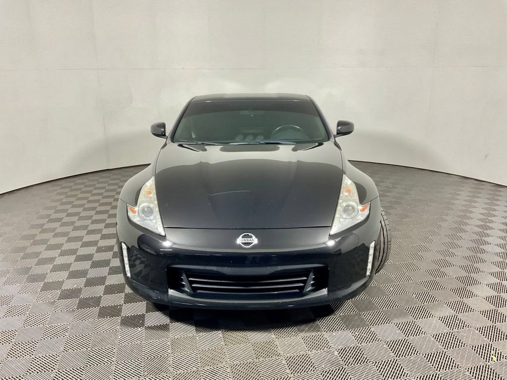 Used 2014 Nissan 370Z Coupe RWD image 4