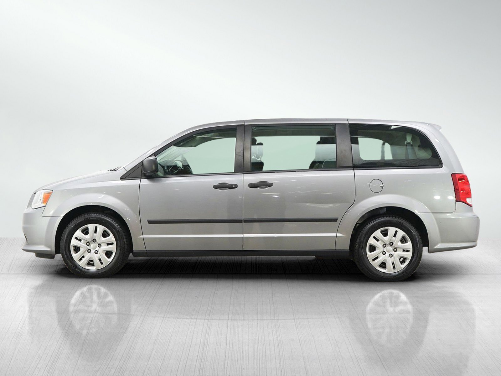 Used 2015 Dodge Grand Caravan American Value Package FWD image 2