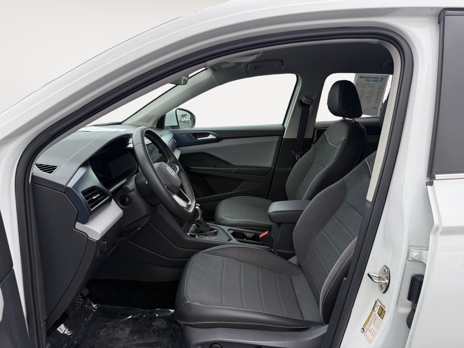 Certified 2023 Volkswagen Taos SE w/ Black Wheel Package FWD image 10