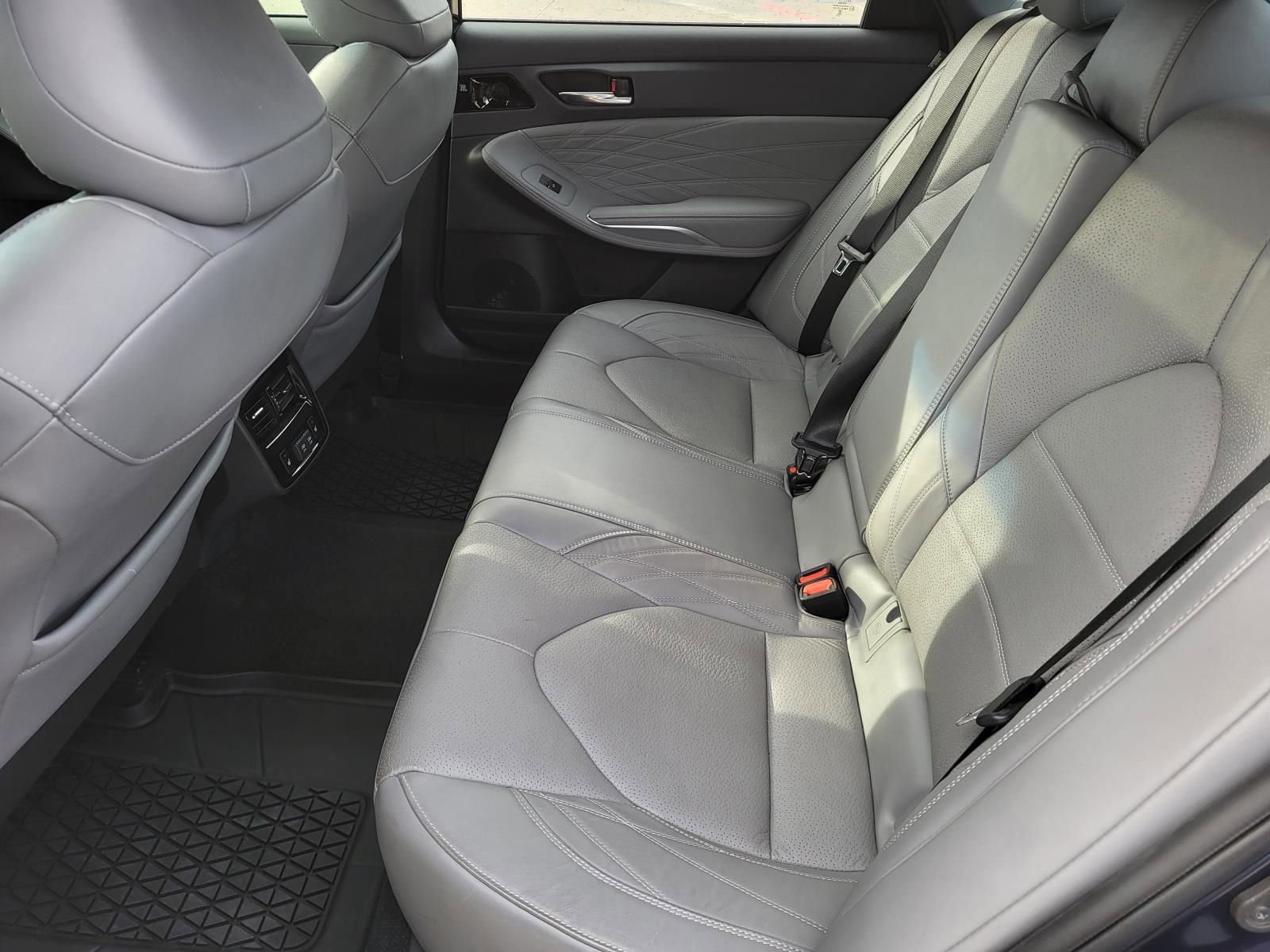Used 2020 Toyota Avalon Limited image 12